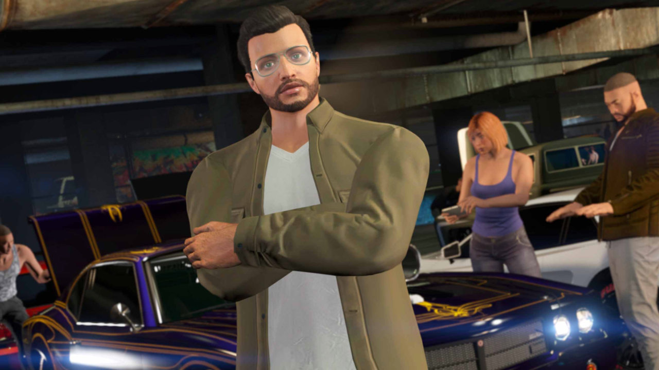 Un homme nu met GTA en pause pour empêcher quelqu'un de lui voler des pièces de voiture