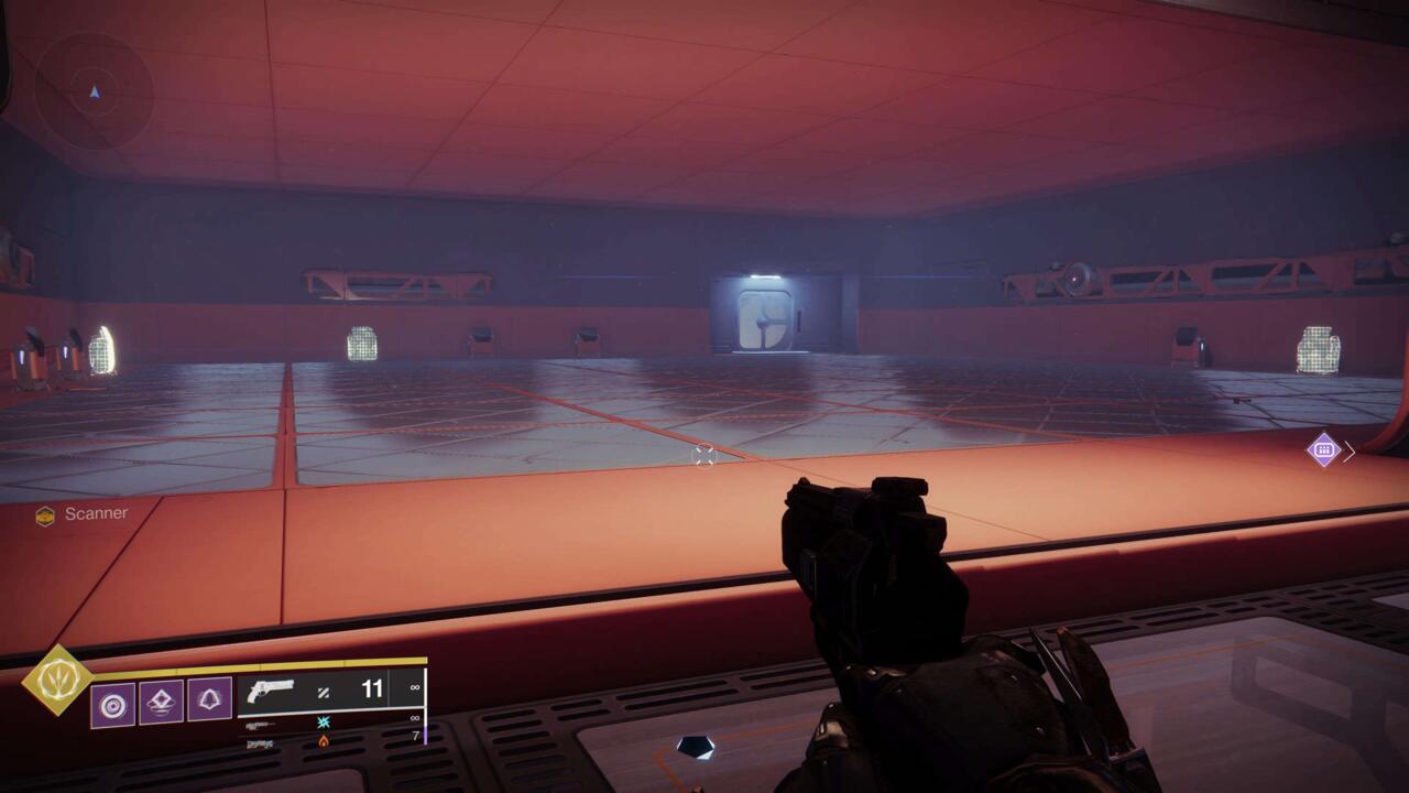 Les trois consoles lumineuses sont visibles à travers l'augmentation du scanner depuis la fenêtre supérieure.