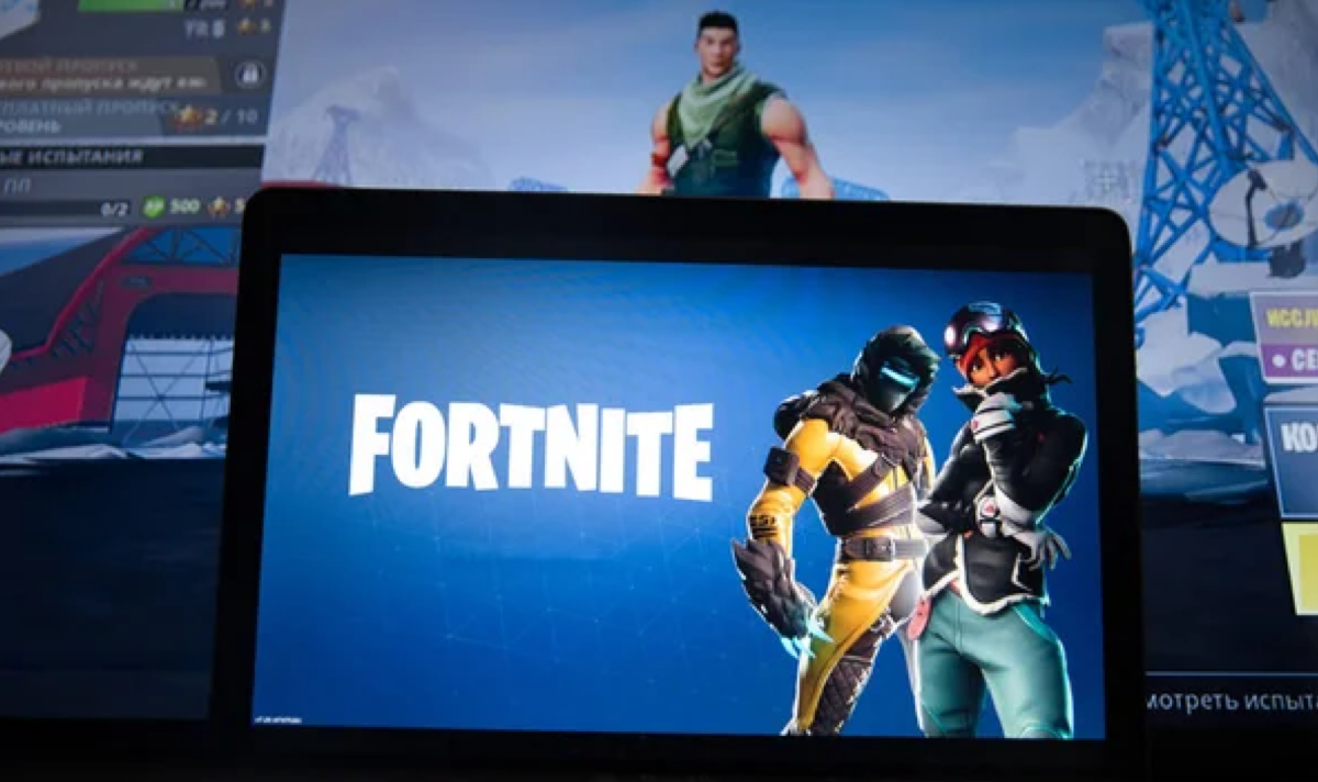 Des parents poursuivent Epic Games pour avoir rendu les enfants accros à "Fortnite" • Hollywood Unlocked