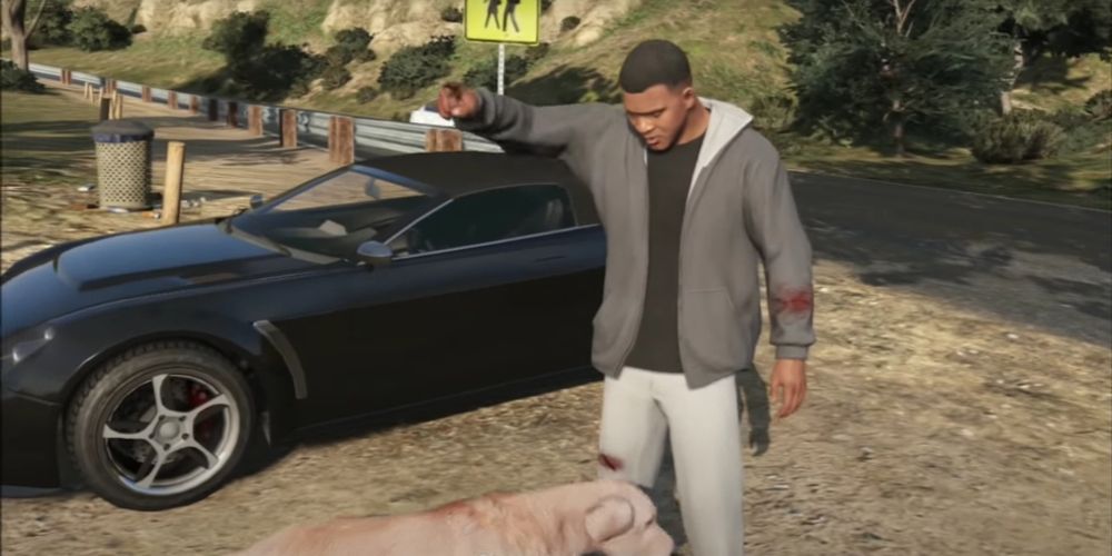 Franklin parle à un chien près d'une voiture dans GTA V
