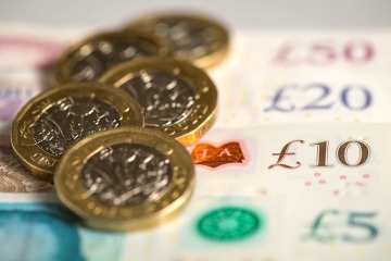 Des millions sur Universal Credit manquent de l'argent d'une valeur de 1 200 £ - comment l'obtenir