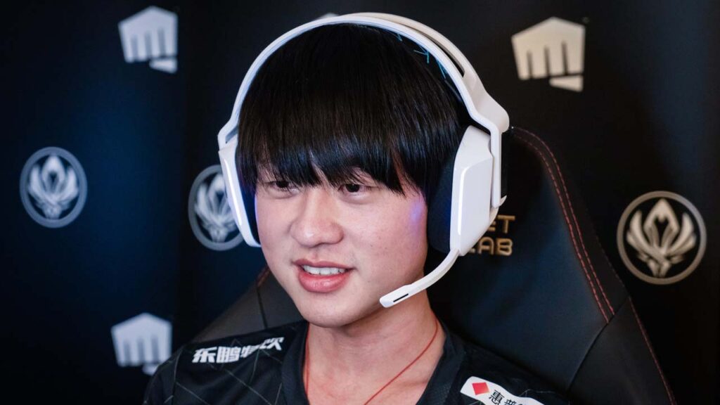 7 joueurs professionnels de LoL sans équipe en 2023 RNG Ming lors de l'interview du MSI 2022