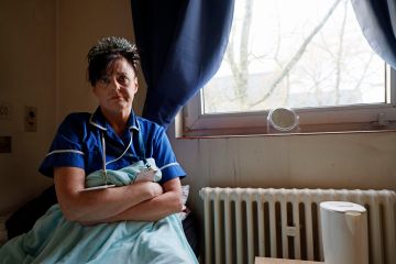 Je suis sans chauffage depuis TROIS MOIS - je dois porter un manteau pour me coucher
