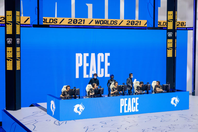 L'équipe LoL de PEACE est retirée du LCO après avoir violé l'accord de participation de l'équipe