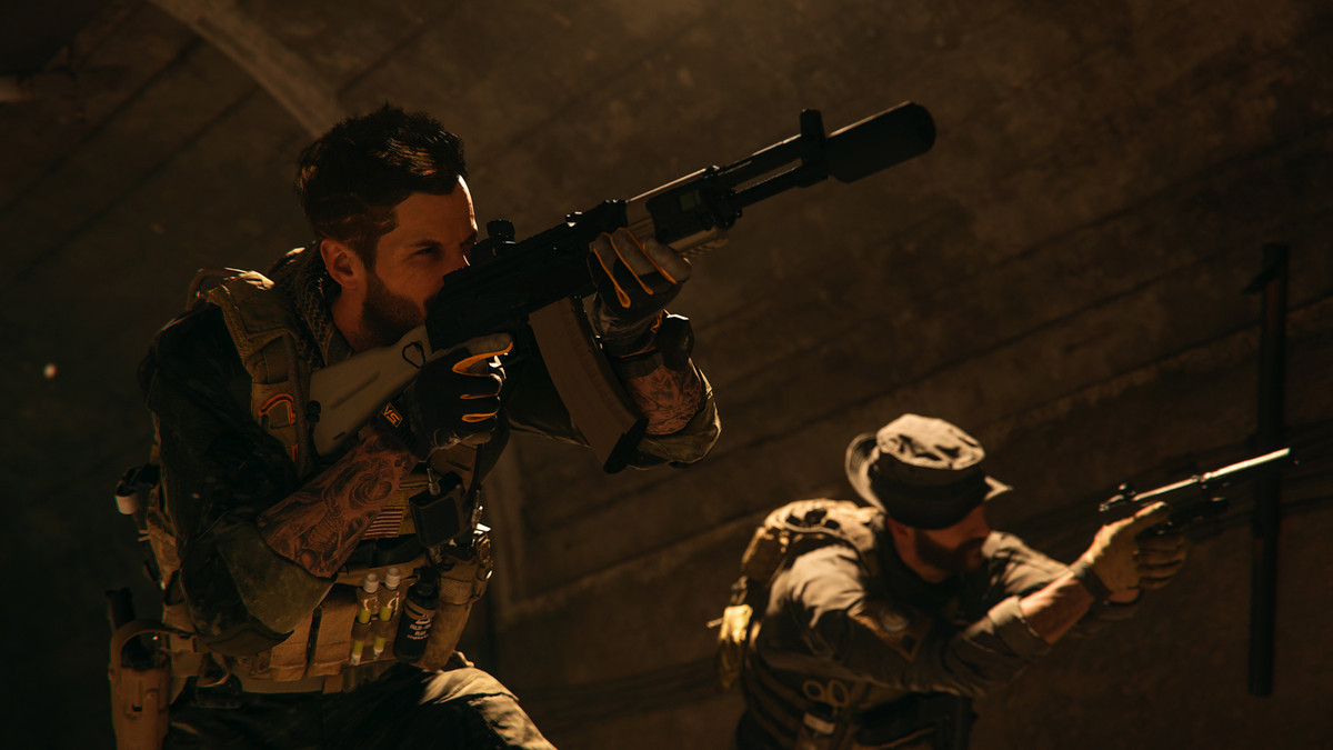 Deux opérateurs visant leurs lunettes dans Call of Duty Modern Warfare 2.