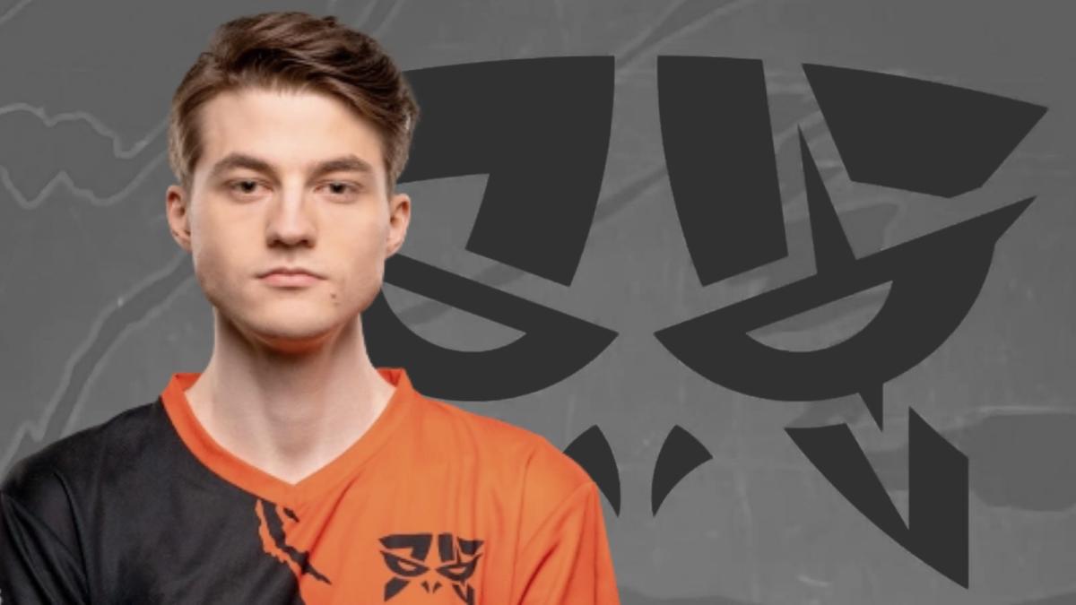 Fnatic TQ abandonne un joueur de League of Legends qui avait un compte Schtroumpf "Hitler"
