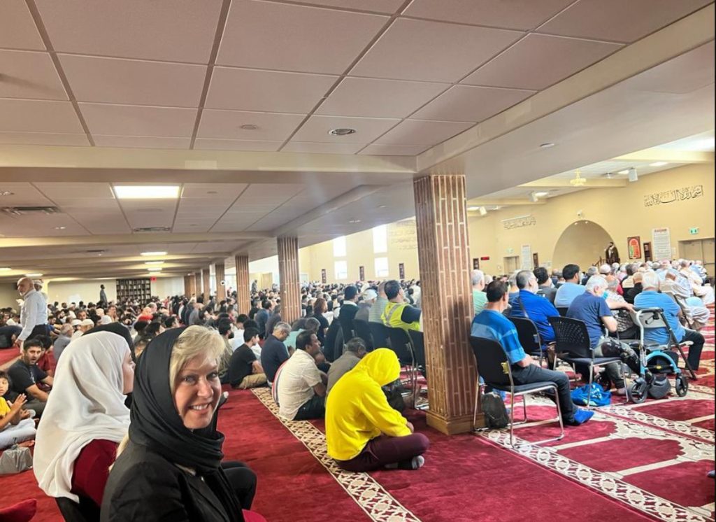 Bonnie Crombie at Friday prayers at Mountain Mosque – bayobserver.ca Hamilton, Burlington and GTA