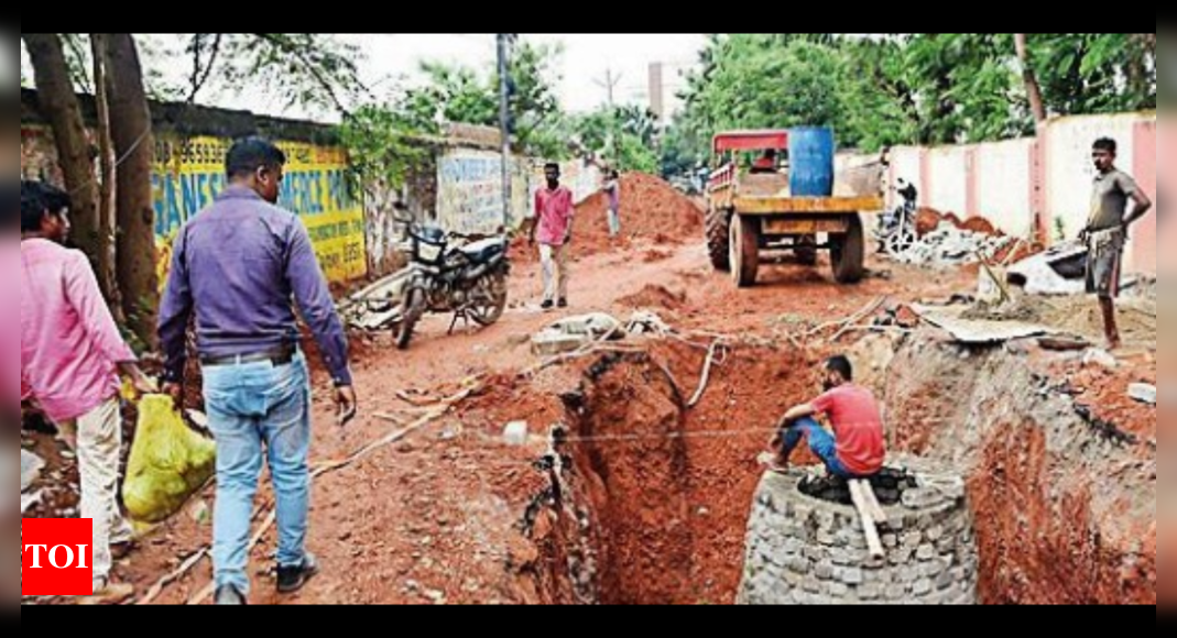 PokéMon Go: Work On Sewerage Gives Residents A Tough Time | Bhubaneswar News