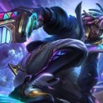Mise à jour 13.22 de LoL : Améliorations, affaiblissements et changements dans le patch de League 13.22 Breakout True Damage Ekko stares at the point of the camera in League of Legends