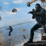 Avertissement d'un expert CoD : les joueurs de Warzone ne vont pas aimer la nouvelle fonction de masque à gaz Players dropping in by parachute with one holding an assault rifle as they fall beside them