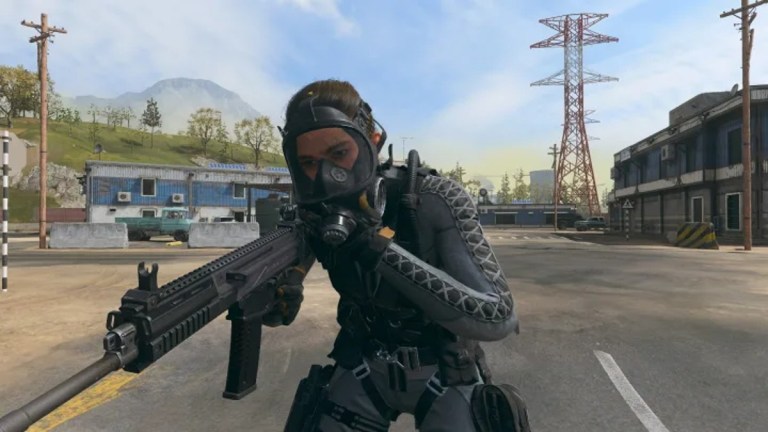Warzone players divided over "game breaking" gas mask duplication glitch
