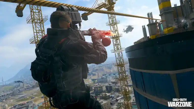 A player using a horizontal zipline in Warzone.