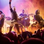 Fortnite accueille Metallica avec un nouveau mode musical et une scène de bataille. Metallica headlines Fortnite, as it introduces a new music-themed battle mode and fresh concert