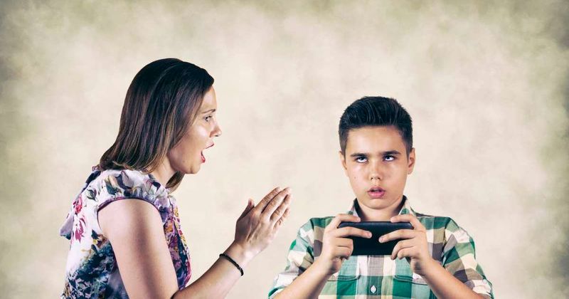 Mom told her kid 'fortnite' shuts down at 9 pm. He turned to Reddit for the truth and they backed his mom