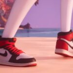 Comment obtenir des kicks dans Fortnite : explications Fortnite's Bunker Jonesy looking at awe at Warframe Tenno