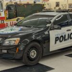 GTA 6 : une voiture de police utilisée pour le développement mise en vente jason next to gta 6 logo