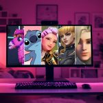 Rumeurs et fuites sur GTA 6 : Date de sortie anticipée, les fans s'interrogent. An interior photo of a pink-lit bedroom or gaming setup features a computer monitor displaying a collage of five female animated or video game characters. From left to right, the characters are: a pink donkey pinata from Fortnite, Stitch from Disney's Lilo & Stitch, Jinu from KPop Demon Hunters, Magik from Marvel Rivals, and Luna Snow, also from Marvel Rivals