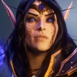 World of Warcraft : Midnight se lance bientôt, et les joueurs sont impatients ! A screencap of the World of Warcraft: Midnight cinematic trailer. An elf with long dark hair and purple eyes faces a bright light in the distance. Two dark blue orbs hover over her plated shoulder pads.