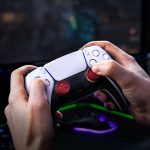 Call of Duty Zombies : Un perk emblématique devient un accessoire collector, un retour inattendu ! The new Juggernog Call of Duty thumbstick add-ons by Kontrolfreek attached to a PlayStation 5 controller.