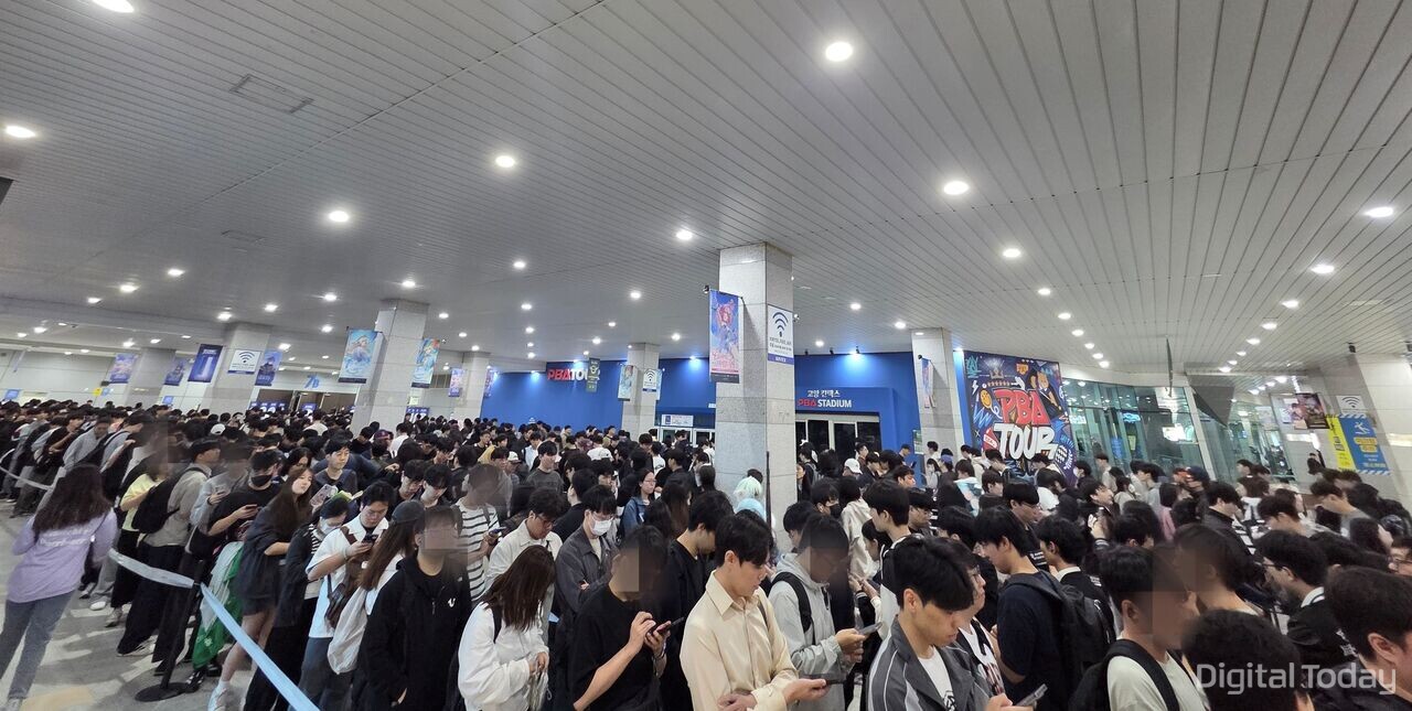 At Hoyoland2026, fans pack Genshin Impact and Honkai booths as games move offline